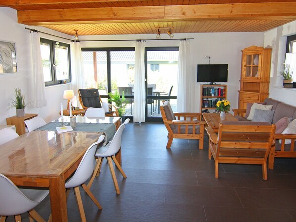 House | Dining - Log Cabin in Damp Near Baltic Sea Beach (Damp)