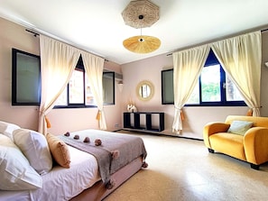2 Schlafzimmer, Zimmersafe, Schreibtisch, Bügeleisen/Bügelbrett