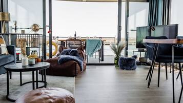 Mobile Home | Dining