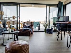 Mobile Home | Dining