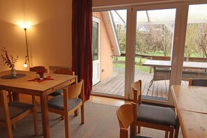 House | Dining - Familienparadies mit Kamin und Terrasse in Babke (Mirow)