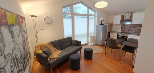 Fußläufig zum Siebengebirge und direkt am Rhein - Renovierte Ferienwohnung