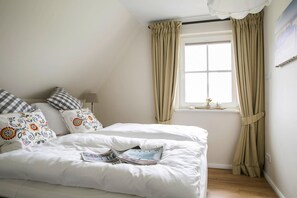 Maison | 2 chambres, ameublement personnalisé, fer et planche à repasser