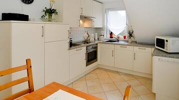 Apartemen | Dapur pribadi | Kursi makan untuk bayi