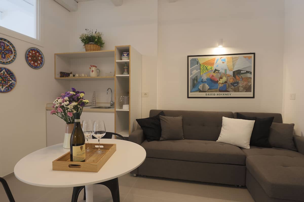 Townhouse Comfort | Area keluarga | TV