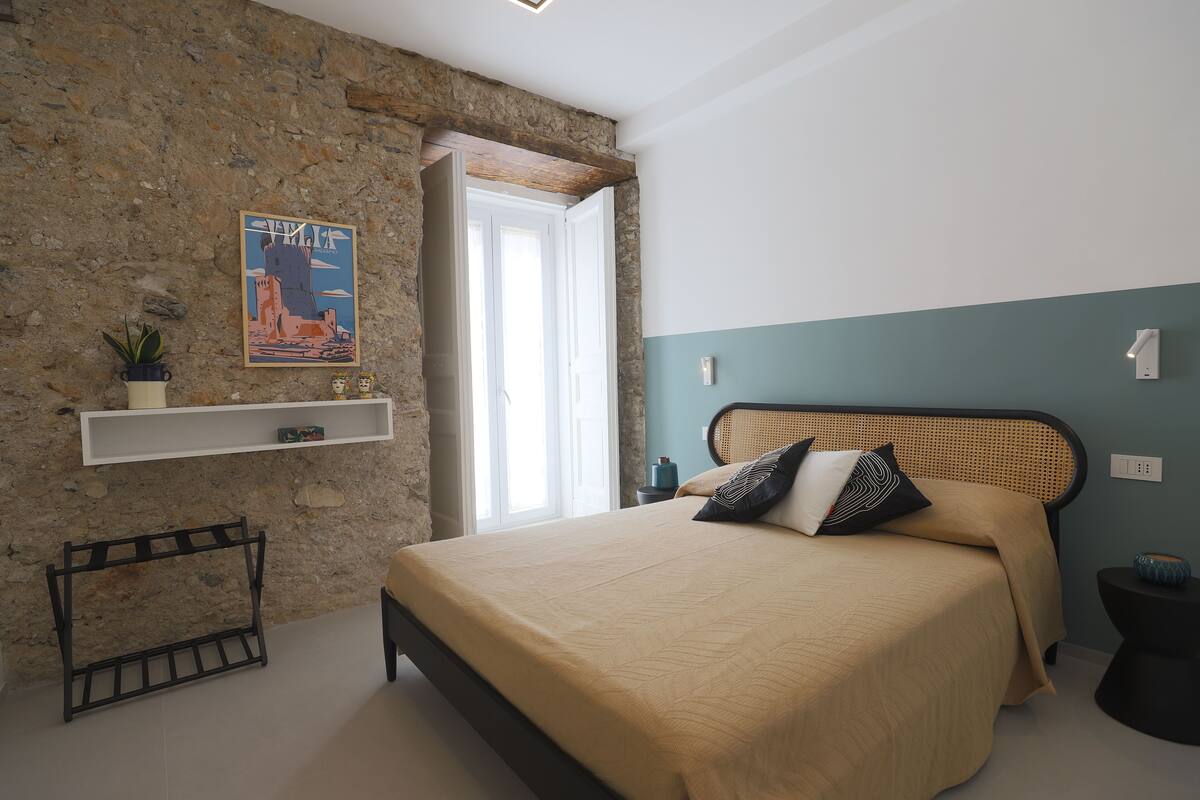 Comfort Double or Twin Room | In-room safe, soundproofing, WiFi (free)