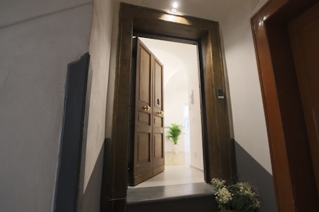 TV. DESIDERIO GUEST HOUSE