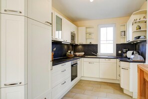 House | Private kitchen | Highchair - Ferienhaus Nachtigall, Glowe (Glowe)