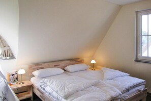 House | 4 bedrooms, individually furnished - Ferienhaus Nachtigall, Glowe (Glowe)