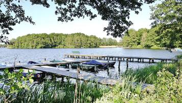 House | Pemandangan air