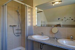 House | Bathroom - Ferienhaus Nachtigall, Glowe (Glowe)