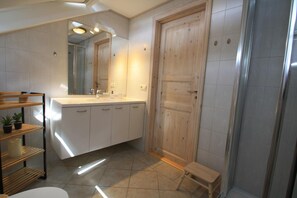 House | Bathroom