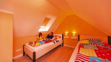 House | 3 bedrooms, individually furnished