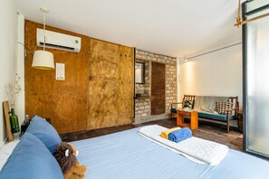 Panoramic Room | Bathroom | Shower, hydromassage showerhead, hair dryer, towels - HoLo Bato SaiGon - Serviced HomeStay (Ho Chi Minh City)