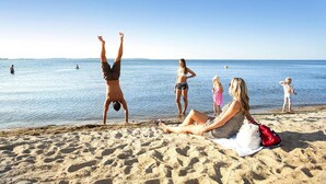 A beach scene with people relaxing and engaging in activities. - Vacation Park Muritz in Rechlin-nord (Rechlin)