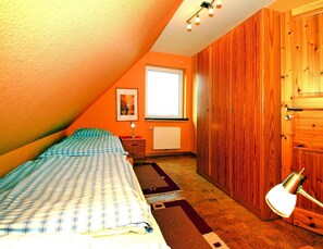 House | 4 bedrooms, individually furnished - Ferienhaus am Deichtor in Nessmersiel (Dornum)