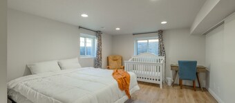 Family Amenities|Pets|Desks|Fenced Backyard