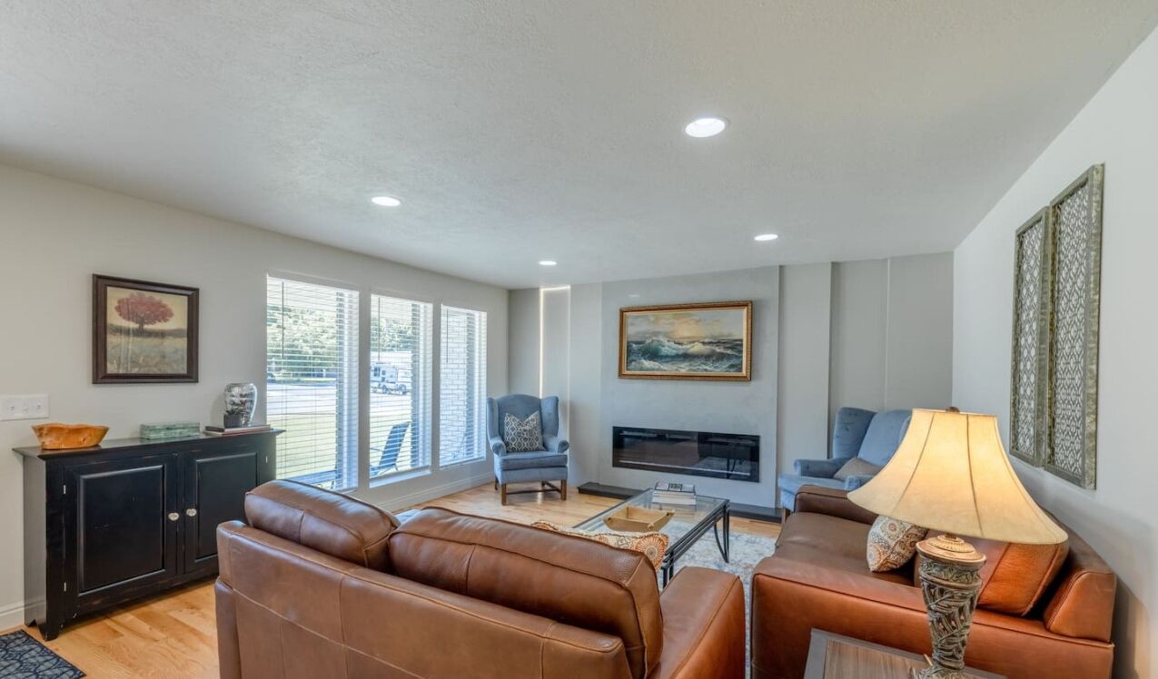 Smart-TV, peis, bøker og printere