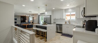 Family Amenities|Pets|Desks|Fenced Backyard