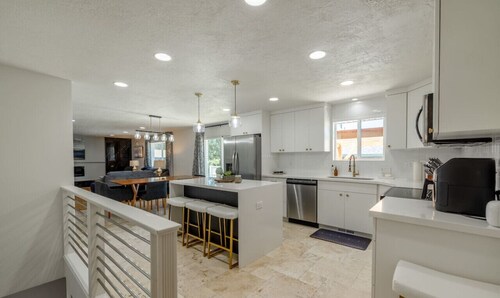 Family Amenities|Pets|Desks|Fenced Backyard