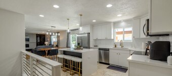 Family Amenities|Pets|Desks|Fenced Backyard