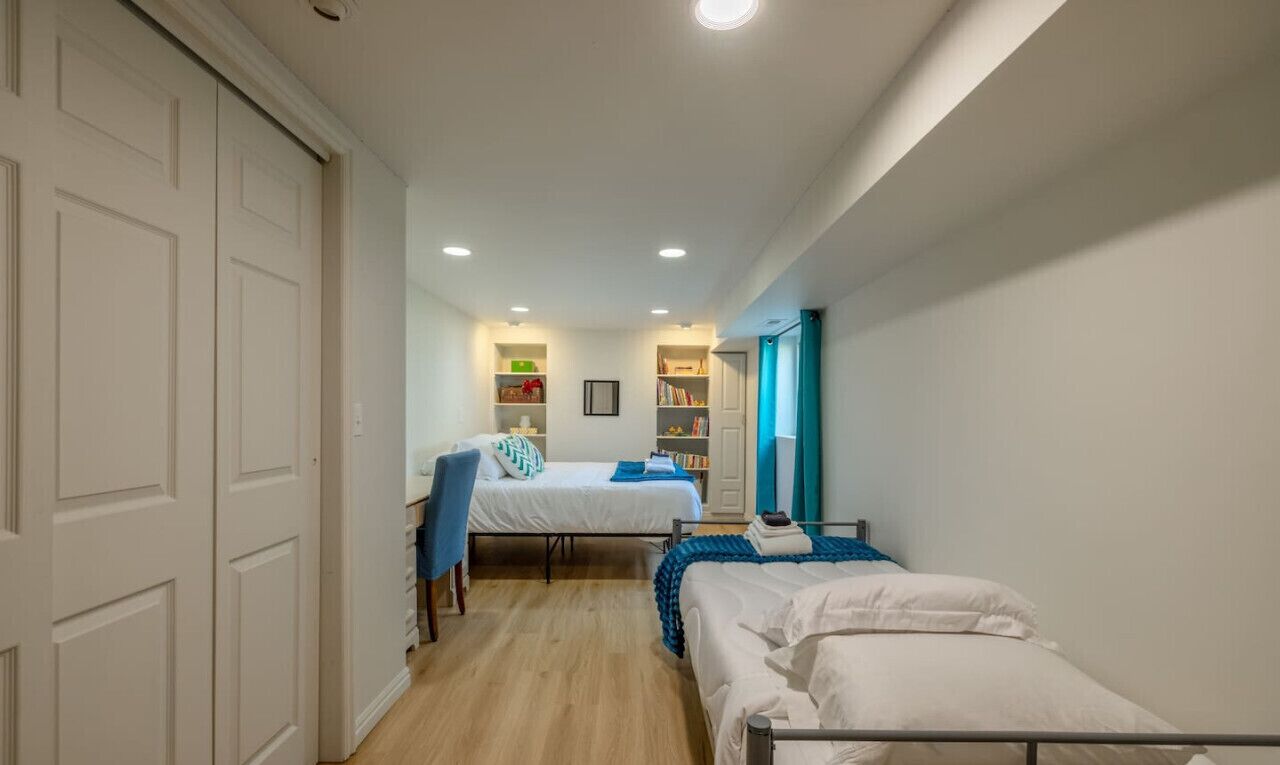 6 室のベッドルーム、デスク、アイロン / アイロン台、WiFi