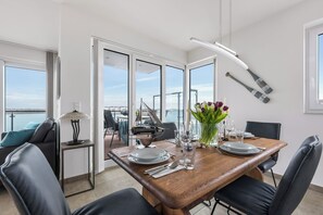 Dining - Penthouse Dock 76 Bridge - waterfront location, roof terrace, sea view, sauna (Olpenitz)