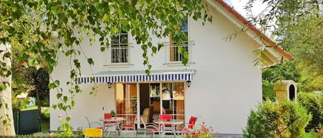 House | Outdoor dining
