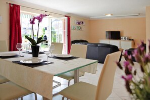 House | Dining