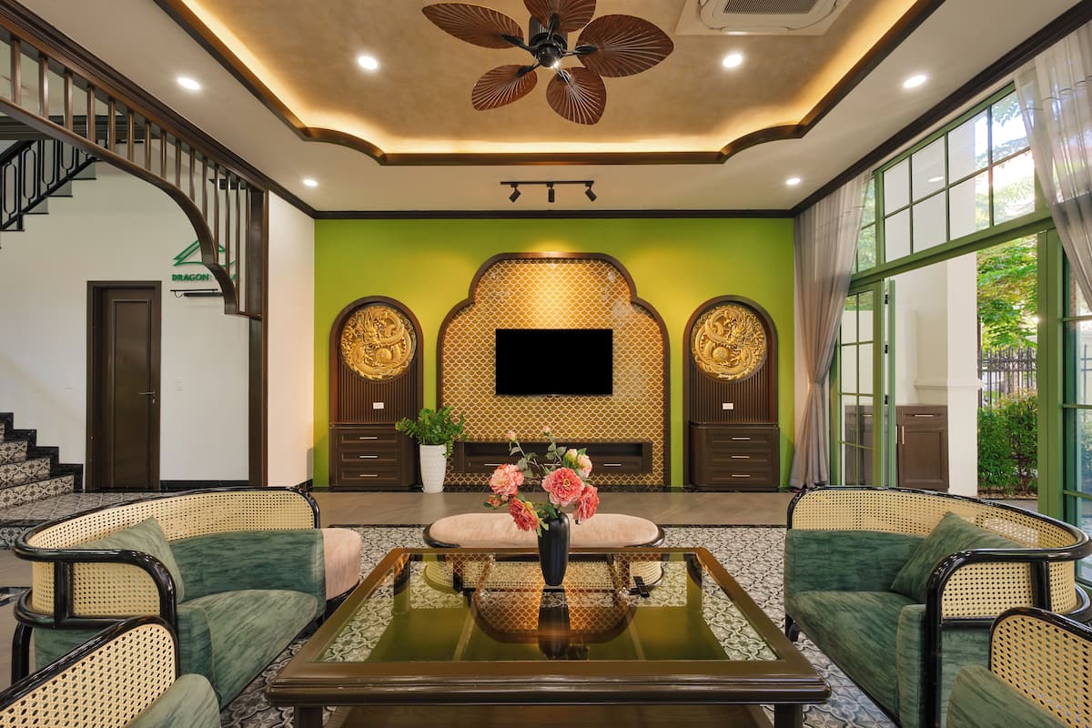 Classic Villa, 4 Bedrooms, Ensuite, City View | Living area