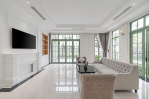 Villa, 4 Bedrooms, City View | Living area