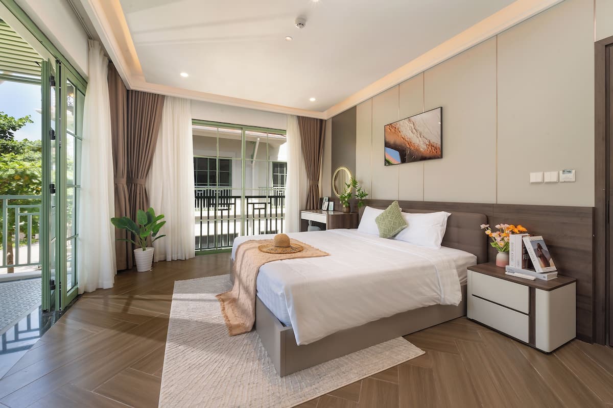 Villa Deluxe, varias habitaciones, alberca privada, vista a la ciudad | 3 habitaciones, muebles diferentes y escritorio
