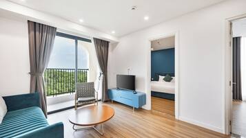 Apartment, 3 Bedrooms, Mountain View | View from room