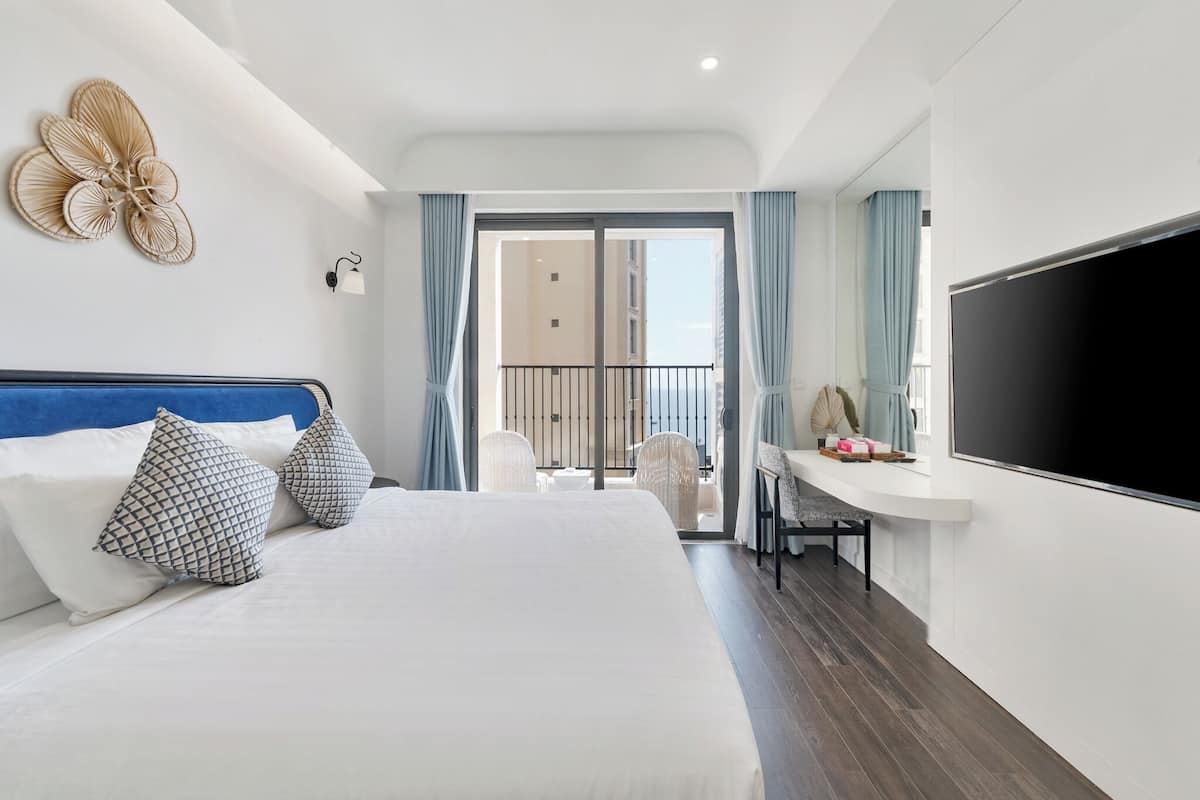 Departamento estándar, 1 cama King size, vista a la playa | 3 habitaciones, muebles diferentes y escritorio