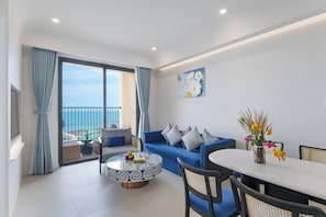 Apartment, 3 Bedrooms, Beach View | Living area