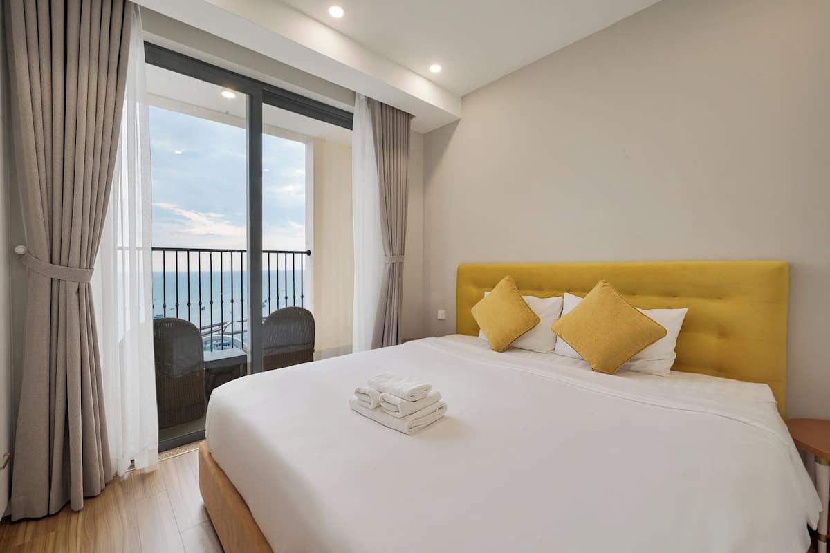 Departamento, 2 habitaciones, vista a la playa | 3 habitaciones, muebles diferentes y escritorio