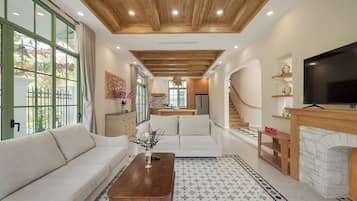 Luxury Villa, 5 Bedrooms, Private Pool, City View | Living area