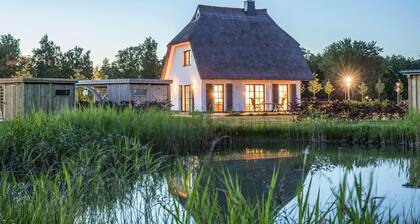 Luxus Reetdachhaus in Fuhlendorf mit Sauna