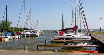 Doppelhaushaelfte am Hafen von Neuendorf