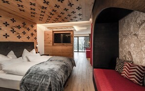 Apartment Enrosadira | In-room safe, desk, laptop workspace, blackout drapes - Aois 4 Elements suits (La Valle)