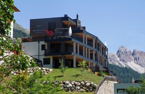 Exterior - Aois 4 Elements suits (La Valle)