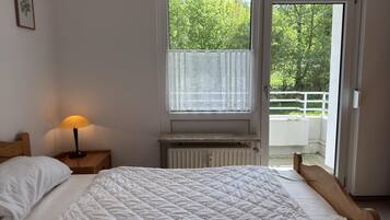 Apartemen | 2 kamar tidur dan dilengkapi dengan perabotan berbeda-beda