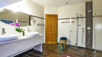 Apartment | Bathroom