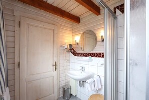 Apartment | Bathroom - Apartment in Eifel With Scenic Views (Lissendorf)