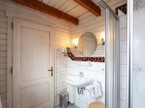 Bathroom - Apartment in Eifel Near Hiking Trails (Lissendorf)