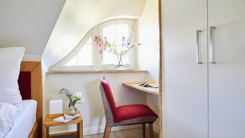 House | 2 bedrooms, individually furnished, iron/ironing board