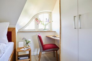 2 bedrooms, individually furnished, iron/ironing board - Ferienhaus, Fuhlendorf (Fuhlendorf)