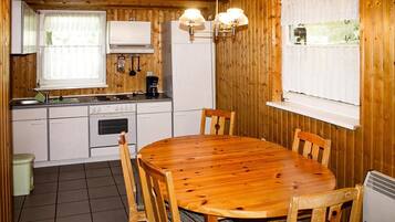 House | Private kitchen | Electric kettle, toaster, highchair
