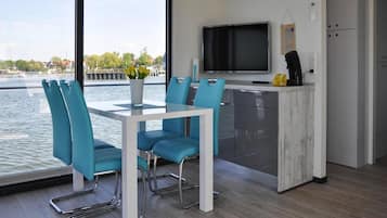 Mobile Home | Dining