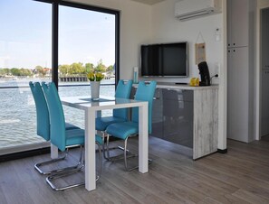 Mobile Home | Dining